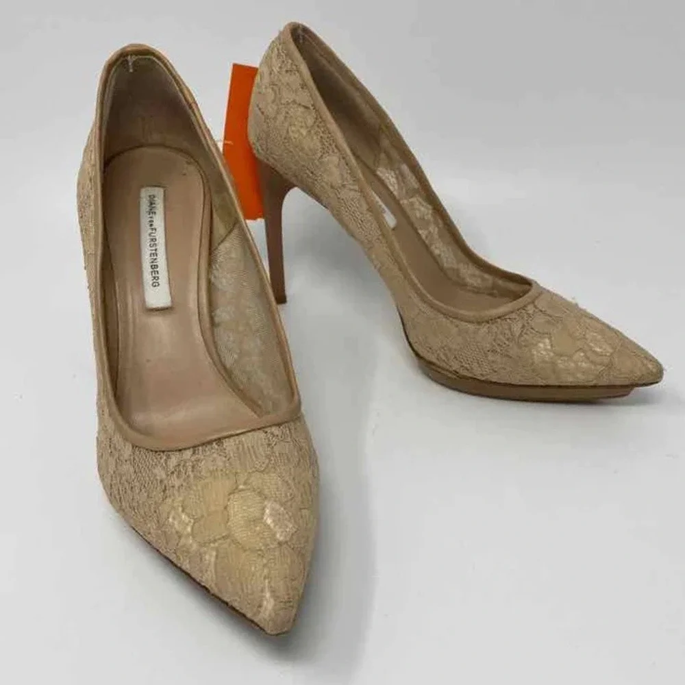 Diane Von Furstenberg Size 8.5M Madrid Sheer Lace Pointed Toe Platform Pump Heel